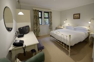 bedroomslow3.jpg